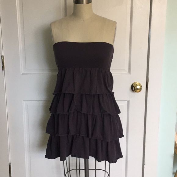 O'Neill Dresses & Skirts - O’Neill Strapless Ruffle dress